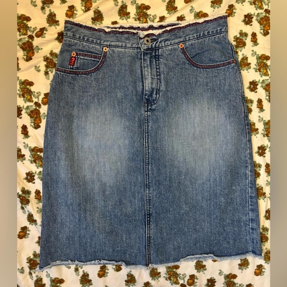 Y2K GUESS Denim Knee Length Skirt Fleece Trim Size 28 Britney Christina